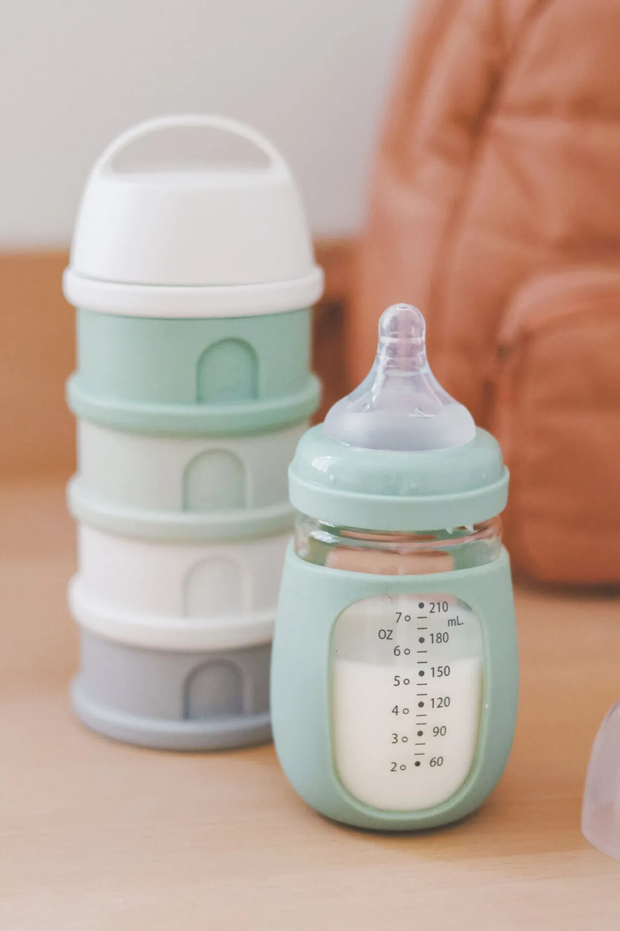 BÉABA Sorties De Bébé*Boite Doseuse 4 Compartiments Cotton / Sage Green